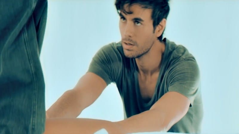 enrique-iglesias-duele-el-corazon-videoclip