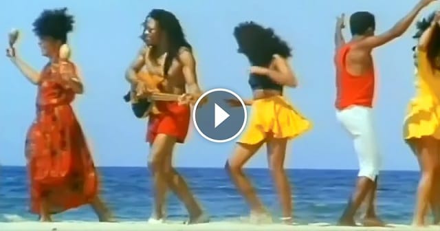 28 éve már, hogy a fiatalok erre a dalra táncolnak! Az egész világ rajongott érte!