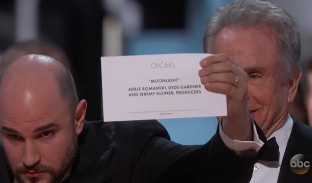 Hatalmas baki a 2017-es Oscar-díjátadón. Nézd meg a jelenetet! - VIDEÓ
