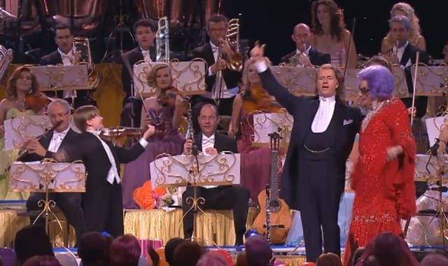 Ez a híres dal csodásan szól André Rieu imádott zenekarának előadásában! Hallgasd csak!