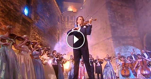 Ez a 18. századbeli szerzemény új életre kel André Rieu kezei alatt. Micsoda előadás!