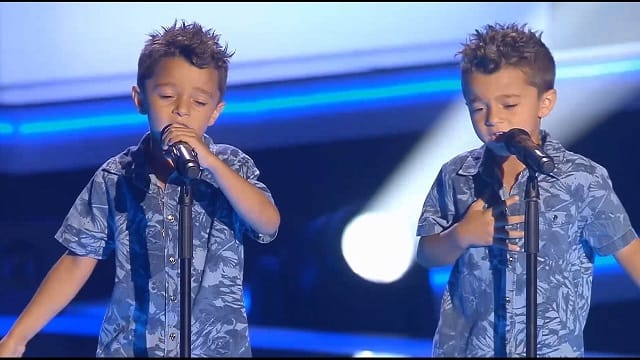 Két testvér, egyetlen énekhang. Amit a színpadon műveltek, attól a zsűri is lehidalt!