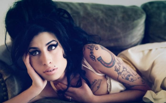 amy-winehouse 5 felejthetetlen dal, melyek által Amy Winehouse emléke örökké élni fog!