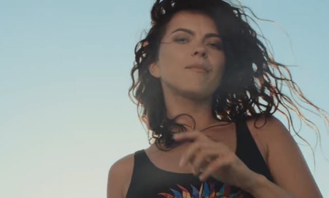 Újabb sikerprodukcióhoz kölcsönözte a hangját INNA. Ez a Fade Away, amiből csak úgy árad a nyári forróság!