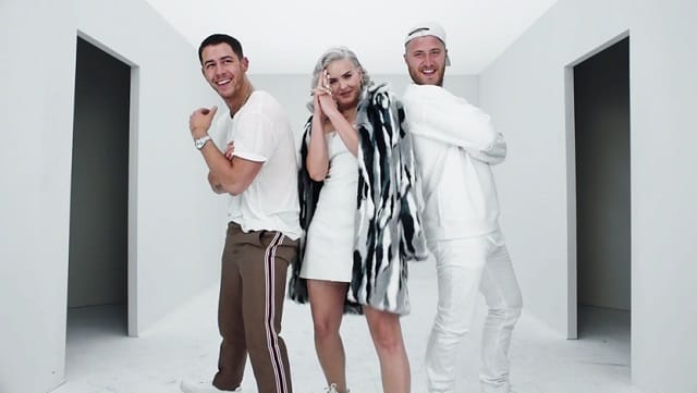 Videóklip: Nick Jonas feat. Anne Marie & Mike Posner - Remember I Told You