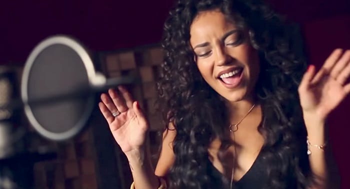 Fantasztikus spanyol változat készült Sia daláról, amolyan Mandinga-Tito Nieves stílusban! Ezt imádni fogod!