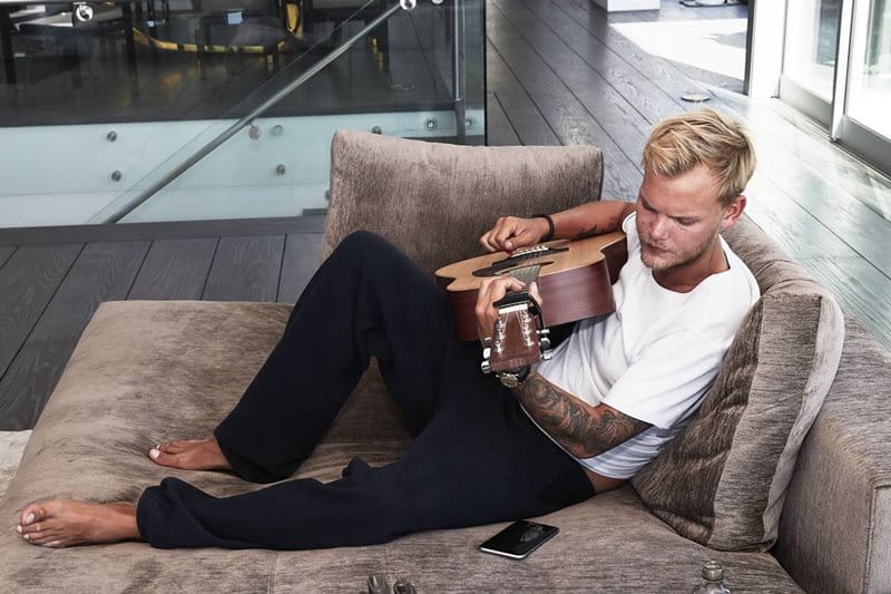 Lyric video: Avicii feat. Vargas & Lagola - Friend Of Mine