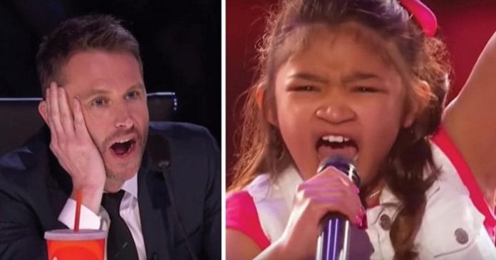 A kislány remegve áll ki a színpadra. De amikor megszólal... Valóban ő lenne az új Whitney Houston?