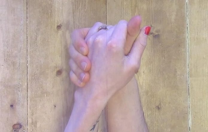 Ez a két fiatal csodálatos módon örökítette meg az eljegyzését. Ez a trükk még neked is jól jöhet!