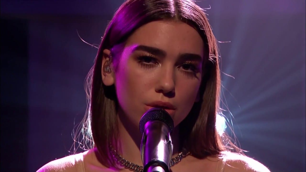 Élőben mutatta meg új dalát Dua Lipa, amit Chris Martinnal közösen készített!