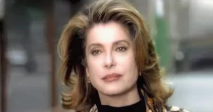 Karrierje során számtalan slágert ontott magából. Mind közül, talán ez a legszebb!