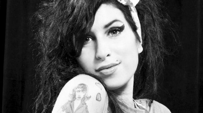 amy-winehouse 7 nagyszerű zenész, akik mindannyian 27 évesen vesztették életüket!