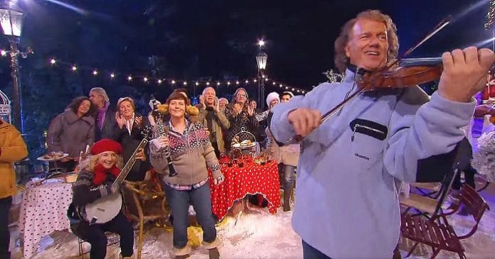 Így ünnepelte André Rieu a karácsonyt! A videó, mely hetekkel az ünnep után is felvillanyoz