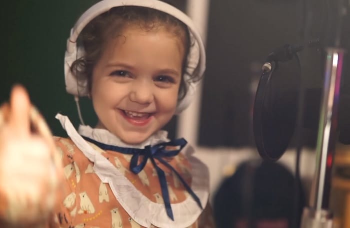 Frank Sinatra szája is tátva maradna, ha hallaná ezt a kislányt, ahogyan a dalát énekli!