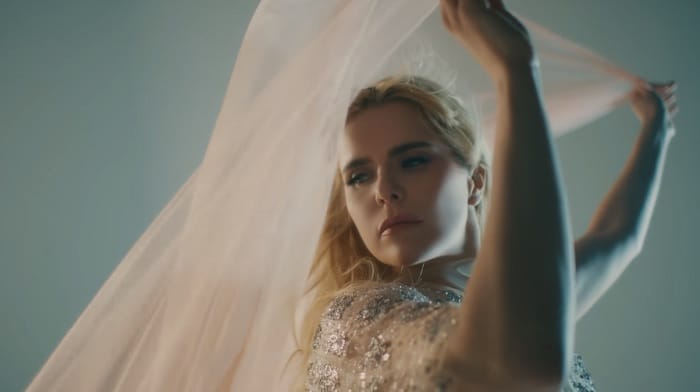 Télből egyenesen a nyárba repít minket Paloma Faith legújabb videóklipje