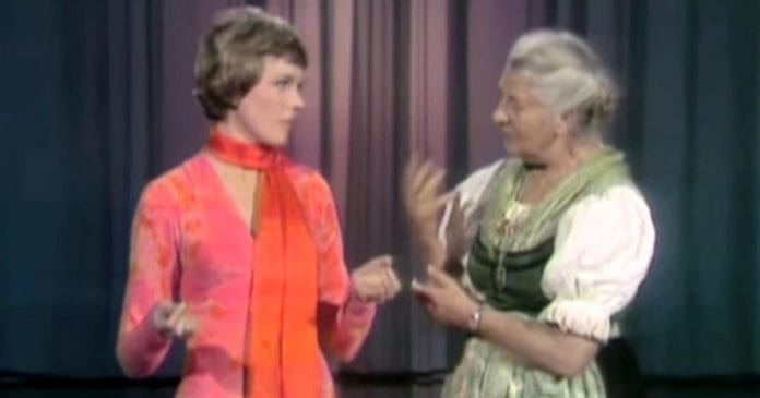Julie Andrews találkozik az igazi Maria von Trapp-pal. Az összeismerkedésük a legviccesebb dolog, amit mostanában láttál!
