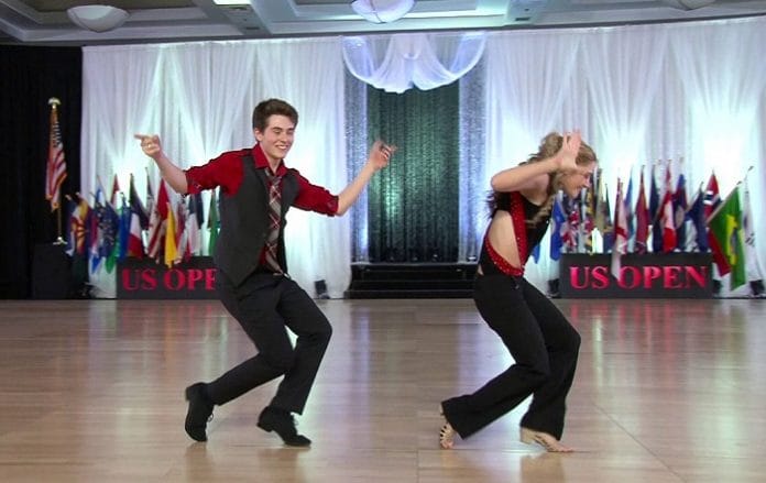 A 15 éves srác és barátnője parádés előadással kápráztatja el a közönséget