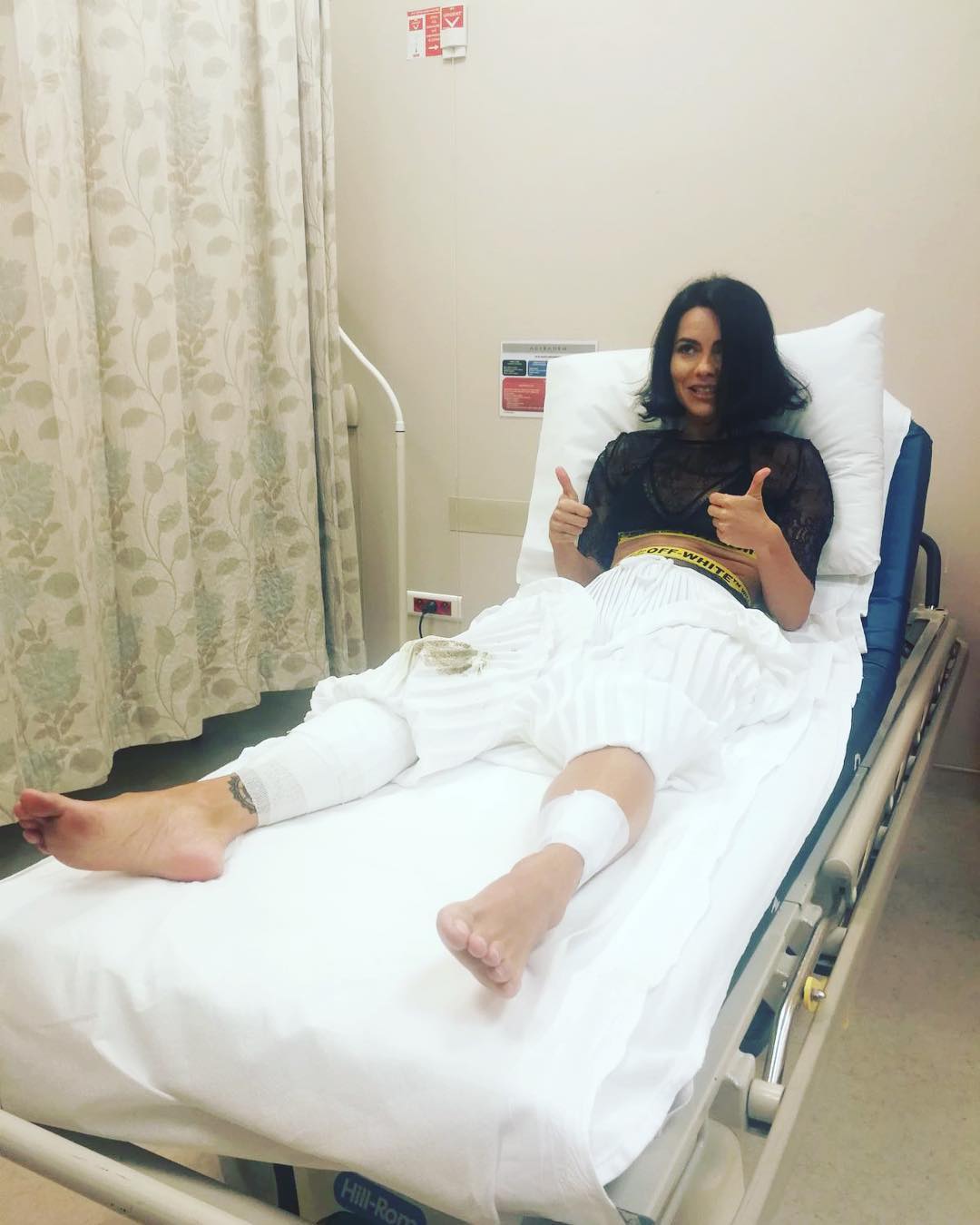 Kórházba került INNA, összedőlt alatta a színpad, amin énekelt