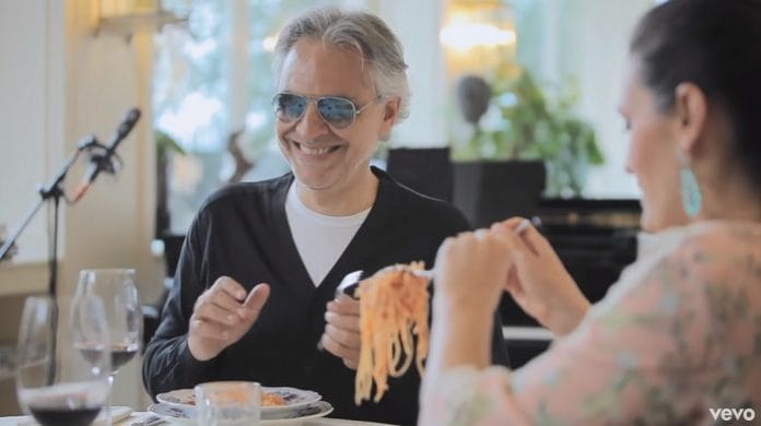 Gyönyörű balladával tér vissza Andrea Bocelli. Ettől neked is összeszorul a torkod!
