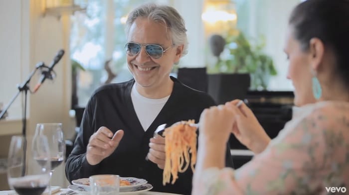 Gyönyörű balladával tér vissza Andrea Bocelli. Ettől neked is összeszorul a torkod!