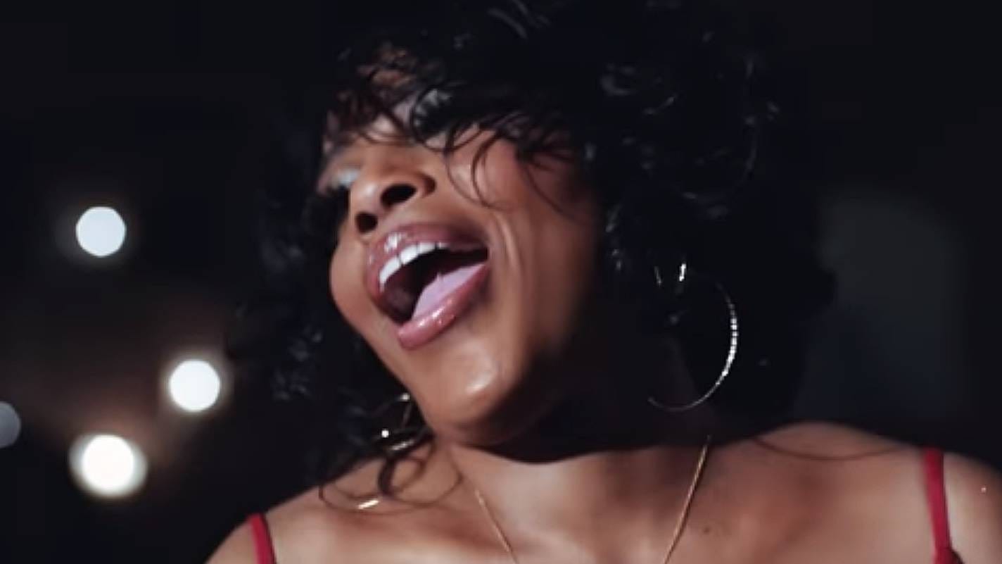 Nézz bele Macy Gray legújabb klipjébe! Imádni fogod az andalgóan bódító dallamot!