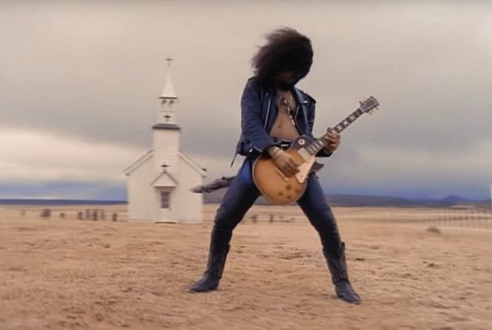 Emlékszel még a „novemberi esőre”? A Guns’n’Roses ikonikus felvétele az első, melynek klipjét egymilliárdszor nézték meg!