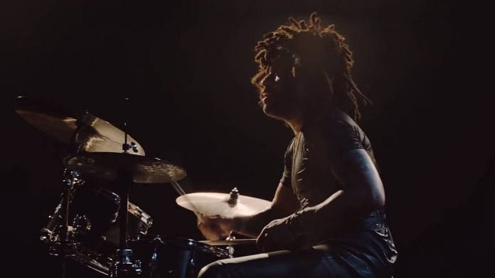 Egyik legszebb dala mellé készített újabb klipet Lenny Kravitz! Érzelmek és az élet kevésbé édes terheinek tükre a LOW