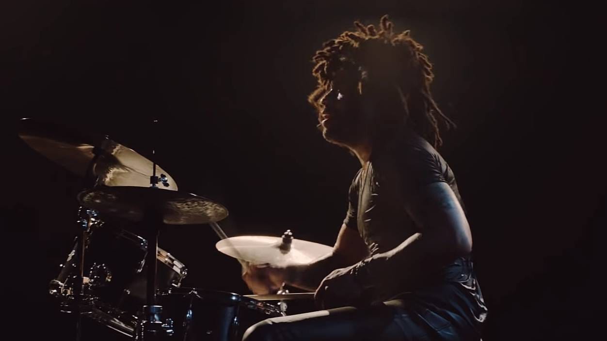 Egyik legszebb dala mellé készített újabb klipet Lenny Kravitz! Érzelmek és az élet kevésbé édes terheinek tükre a LOW
