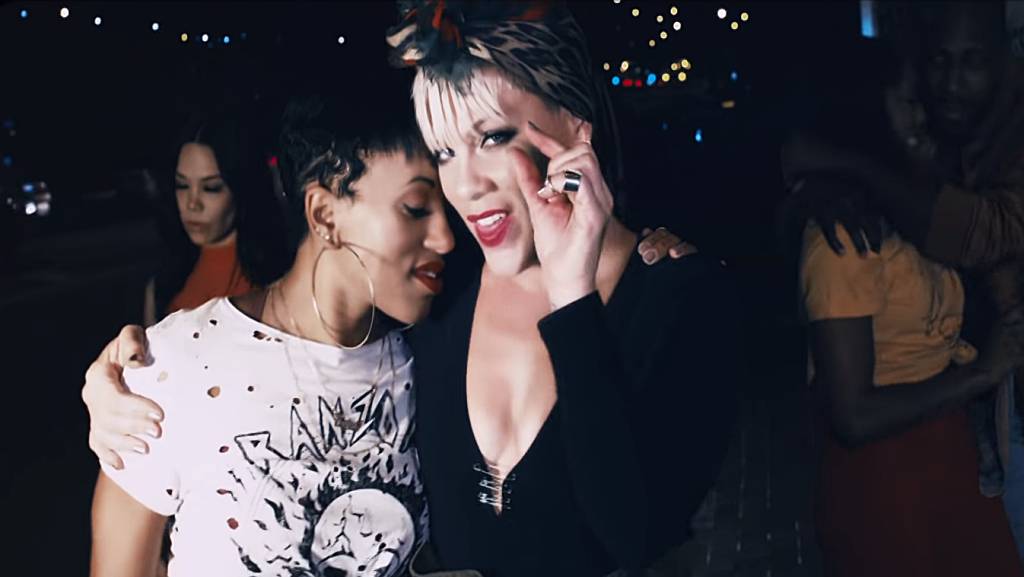 Alig jelent meg, P!nk legújabb videóját máris milliók imádják! Íme a Secrets 