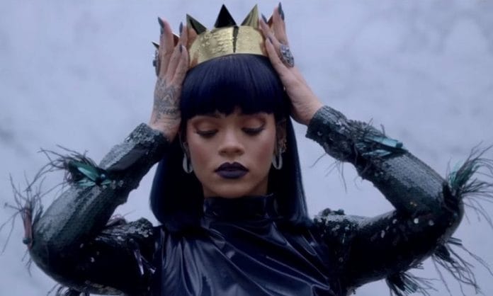 rihanna Ő a világ leggazdagabb énekesnője! A Forbes szerint, vagyonával lekörözte Madonnát és Beyoncét is
