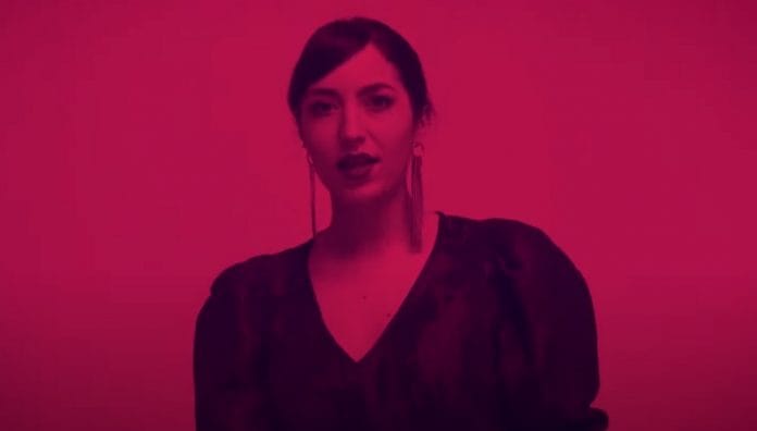 Első szólójával érkezik Heidi Albert, megérkezett a „Kell még fény”!