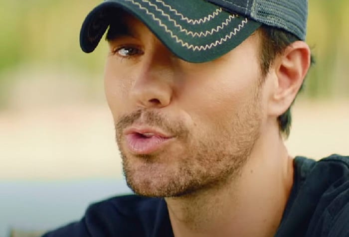 Megérkezett Enrique Iglesias vadonatúj nyári slágere, a "Me Pasé"