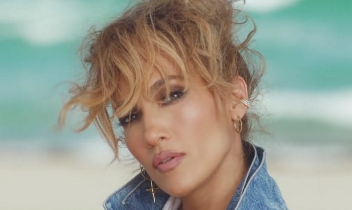 Jennifer Lopez felrobbantotta az internetet: megérkezett a nyár legforróbb slágere