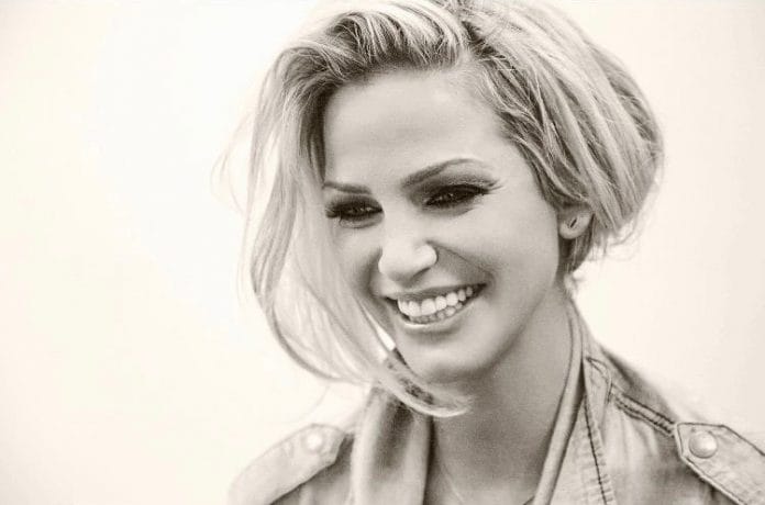 Rákban elhunyt a Sarah Harding, a Girls Aloud énekesnője