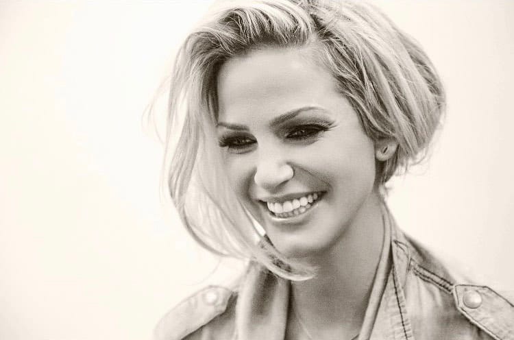 Rákban elhunyt a Sarah Harding, a Girls Aloud énekesnője