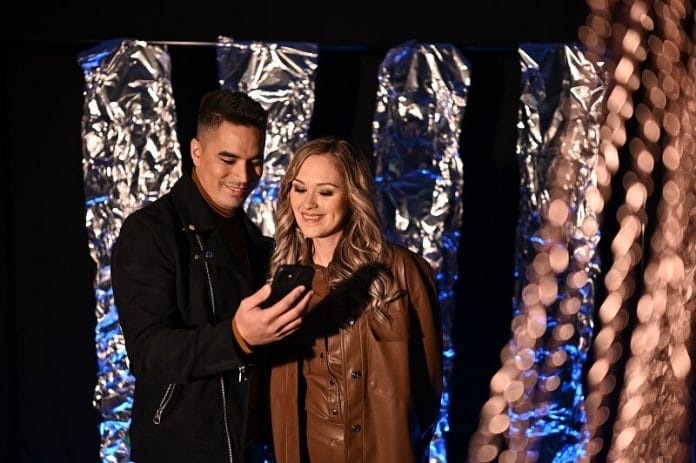 Megérkezett Békefi Viki és Ya Ou legújabb, minden falat áttörő szerelmi duettje