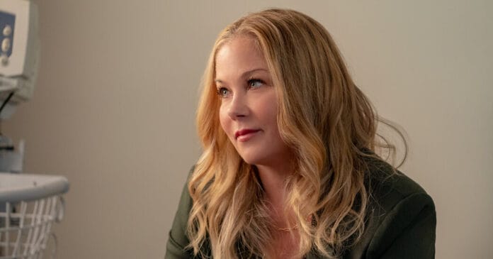 Christina Applegate 40 kilót hízott, és már csak bottal képes járni