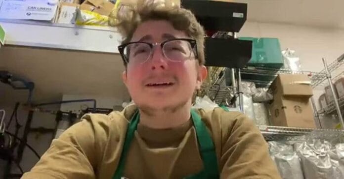 barista-sturbucks Sírva fakadt a Starbucks baristája, miután 8 órás munkaprogramra osztották be őket