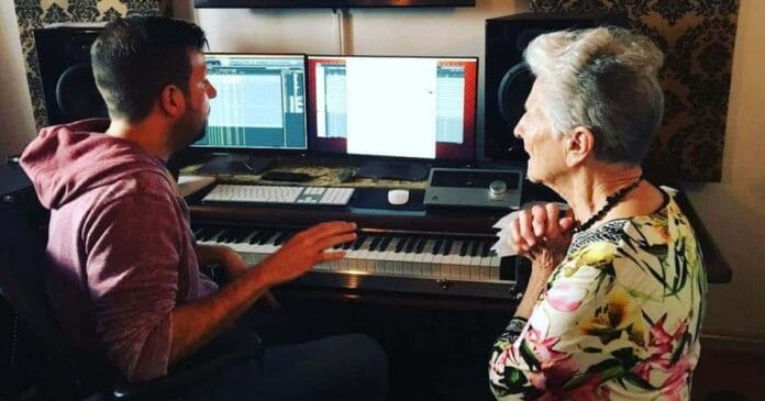 A 95 éves nagymama nyerte a Latin Grammy-díjat, miután az unokája felvett néhány dalt, amit a nő évtizedekkel ezelőtt írt