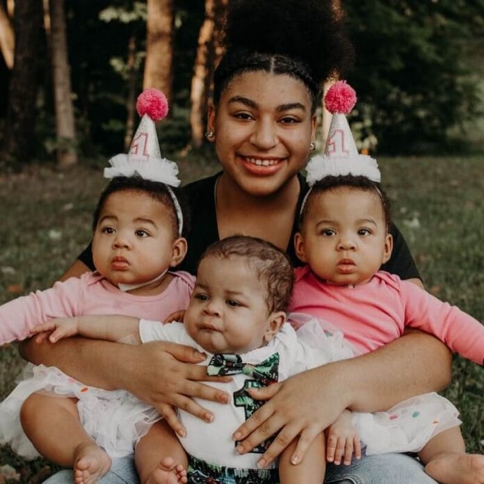 Egy ápolónő örökbe fogadta a 14 éves lányt, aki hármas ikreket hozott a világra: „Napokig egyedül ült a babái ágya mellett”