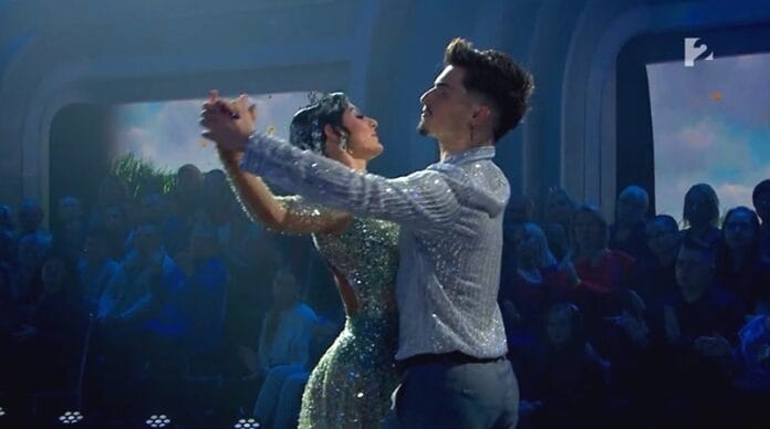 Marics Peti és Stana Alexandra egy gyönyörű slowfox-al táncolta be magát a Dancing with the Stars döntőjébe