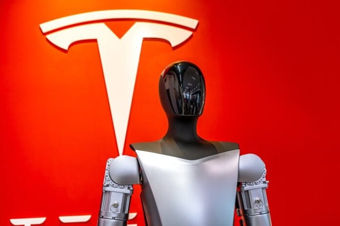 Megrémültek az emberek, miután Elon Musk új Tesla-robotja bevallotta, mit akar elérni